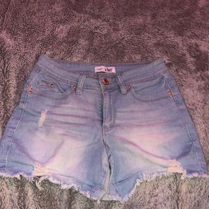 stretchy jean shorts !